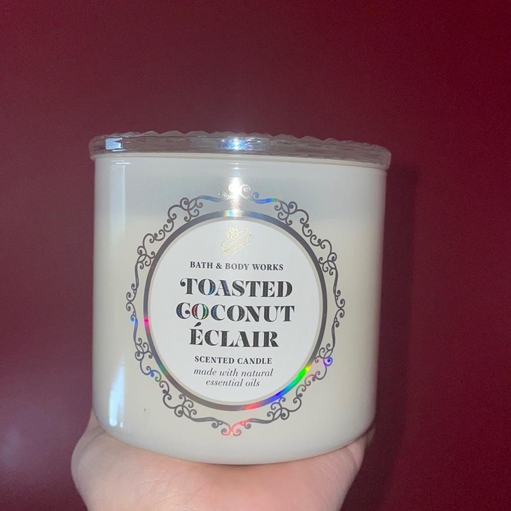 Bath and Body Works Toasted Coconut Eclair 3 Wick Candle